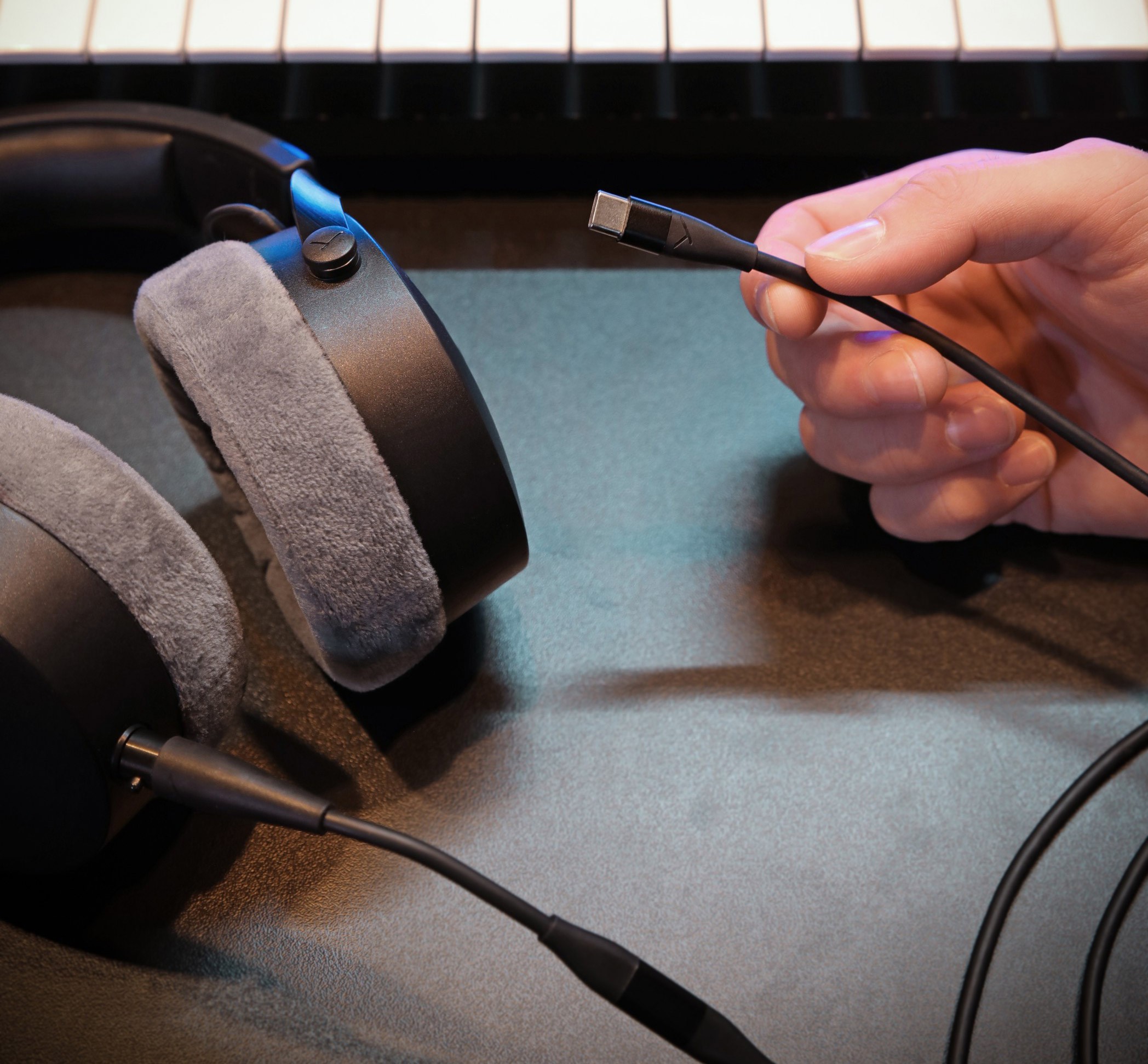 beyerdynamic DT900 PRO X 本体とVIABLUE製ケーブル Amazon.com: beyerdynamic DT 900 PRO X Open-Back Studio