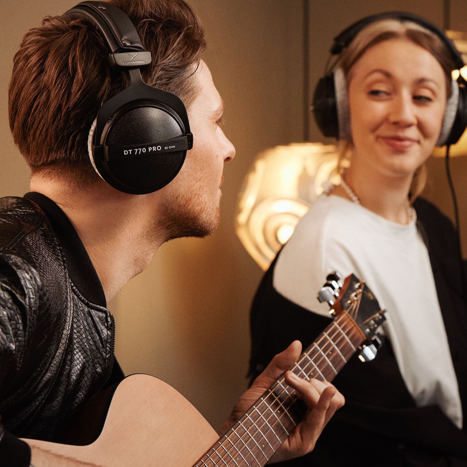 beyerdynamic DT 770 PRO: Closed studio headphones