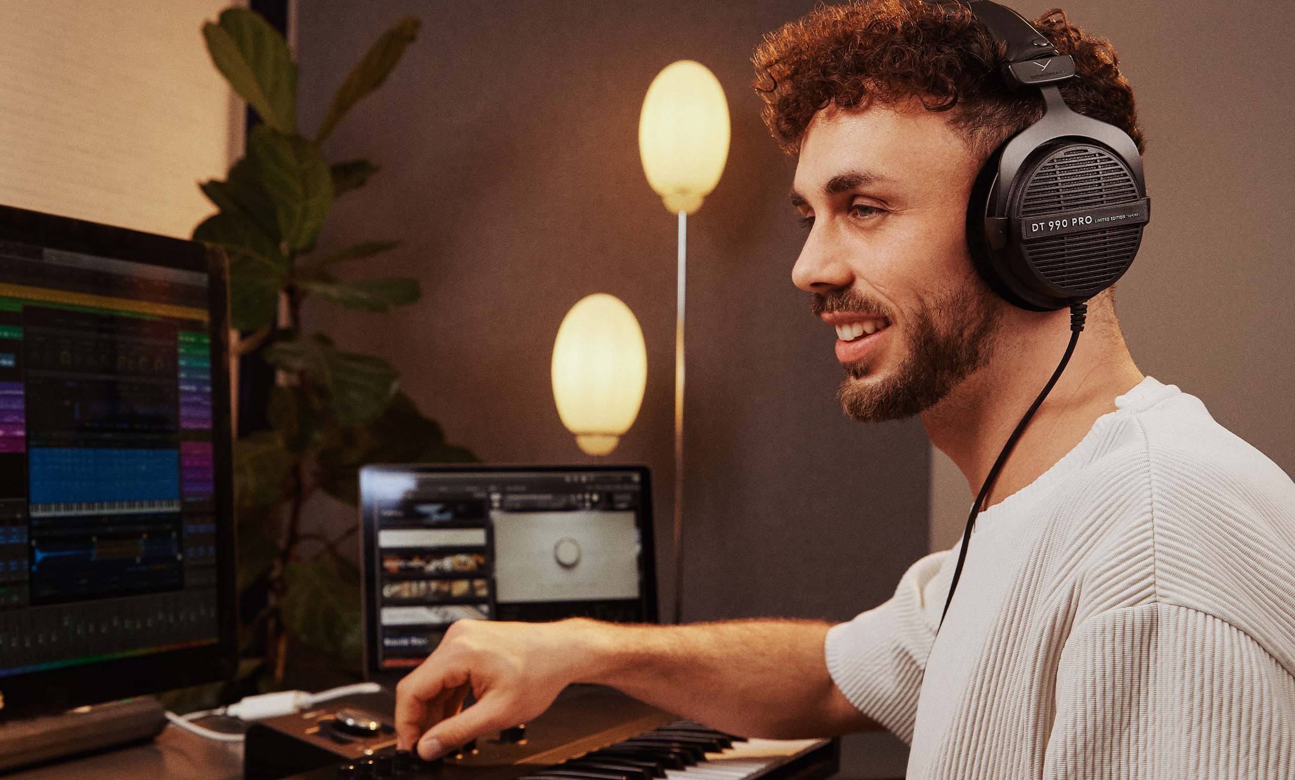 DT 990 PRO Black (B-Stock): studio headphones | beyerdynamic