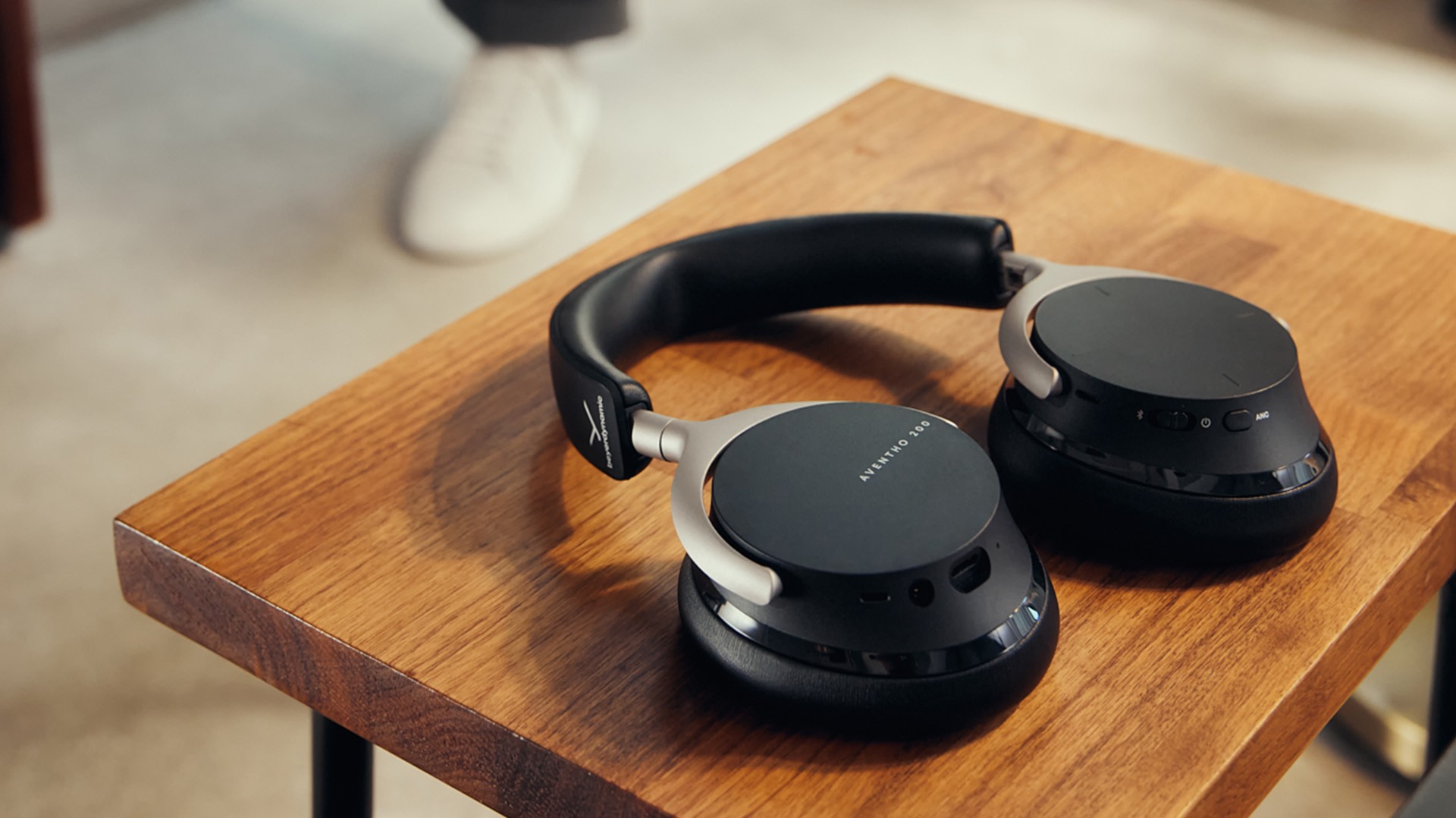 AVENTHO 200 - Over-ear headphones with ANC | beyerdynamic