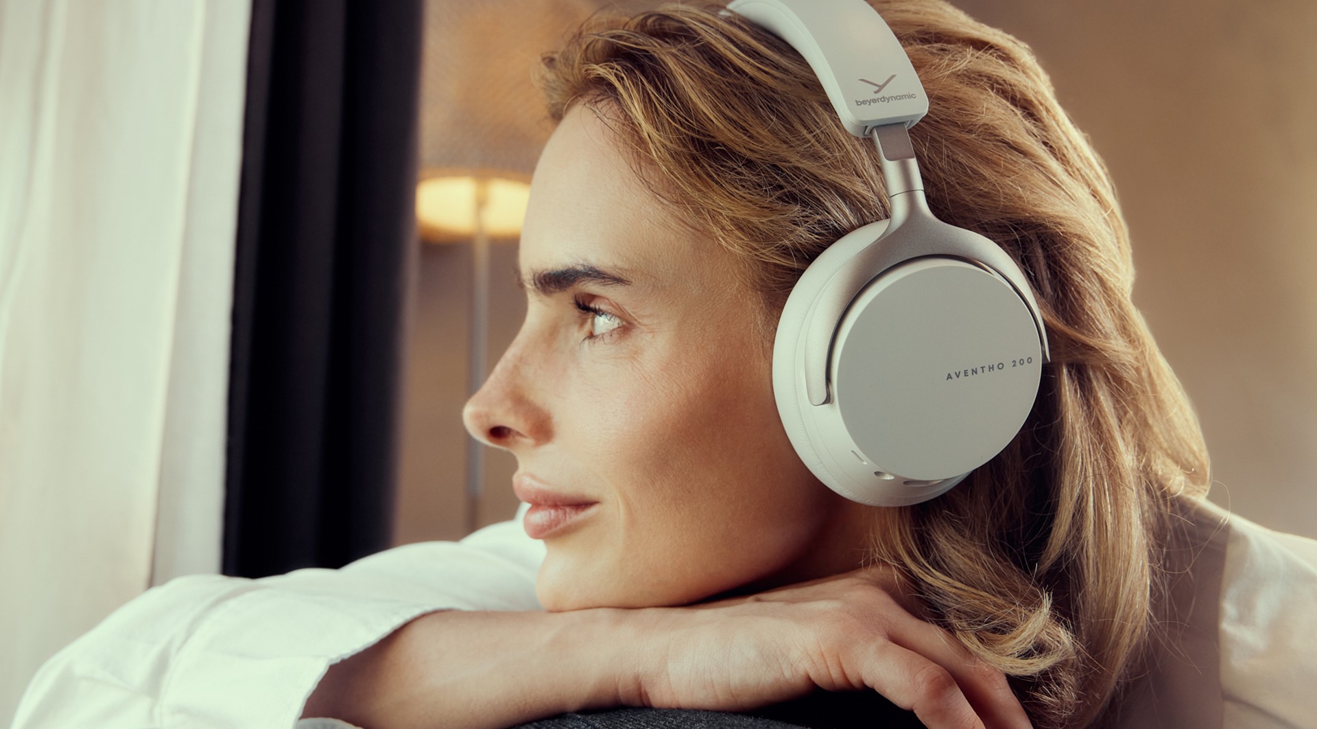 AVENTHO 200 - Over-ear headphones with ANC | beyerdynamic