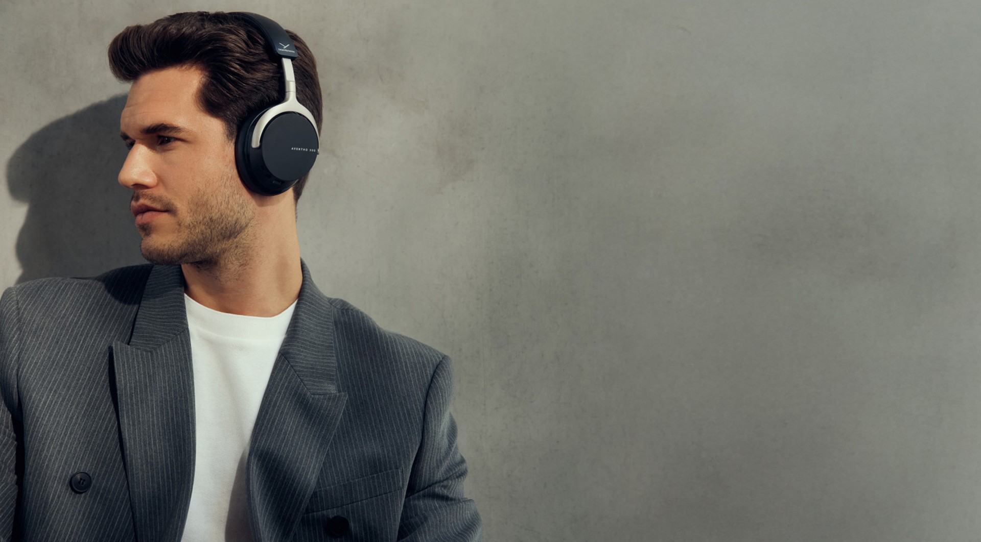 AVENTHO 200 - Over-ear headphones with ANC | beyerdynamic