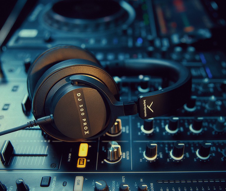 DJ 300 PRO X: Flexible 2-in-1 DJ Headphones | beyerdynamic DJ 300 PRO X: Flexible 2-in-1 DJ Headphones | beyerdynamic