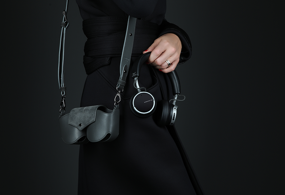 Wireless On-Ear Headphones Aventho 100 i with Any DI Case Set