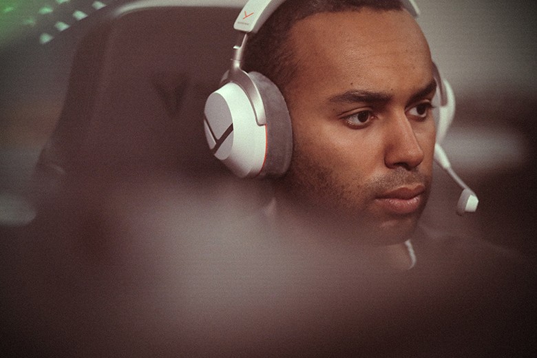 MMX 100 wireless: Closed-back Gaming Headset | beyerdynamic
