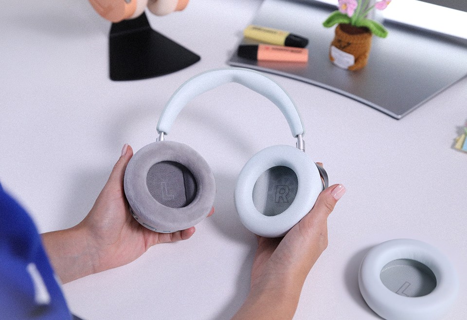 <font color="#ff5900">  FEEL THE MUSIC. </font> ENJOY THE COMFORT.